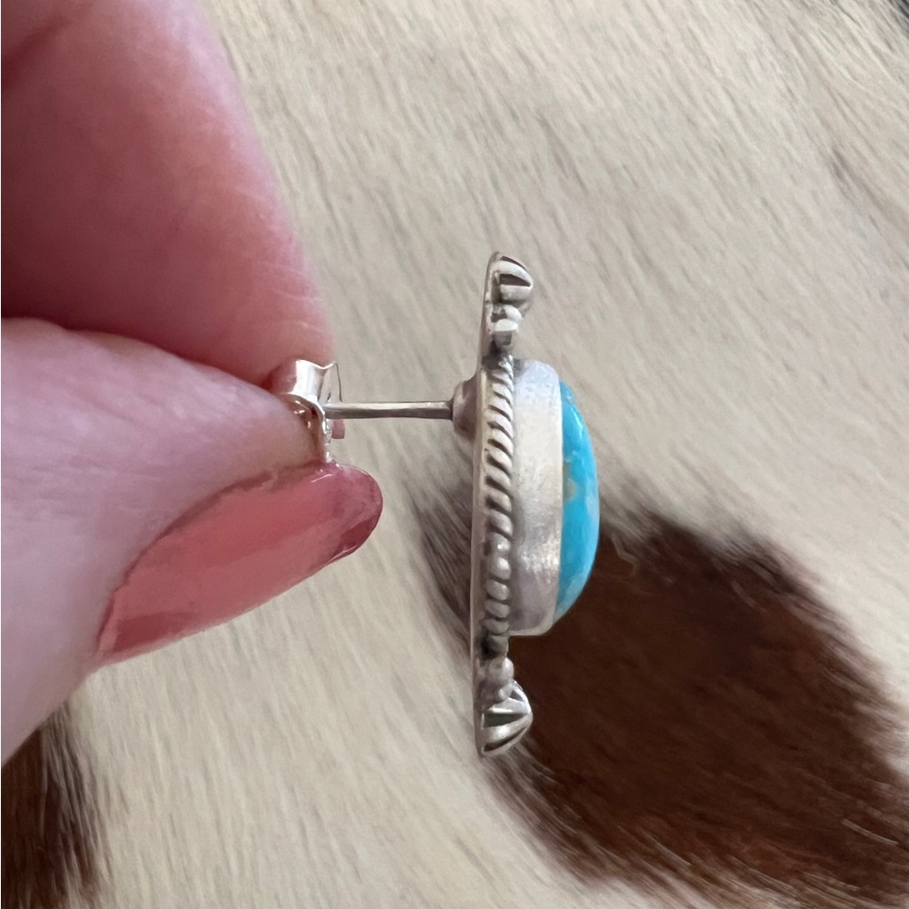 ❤️ Blue Ridge Turquoise Matte Sterling Teardrop Navajo Style Stud Earrings .92”L - Picture 8 of 11